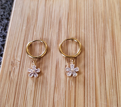 Boucles d'oreilles avec pendentifs fleurs - 13mm