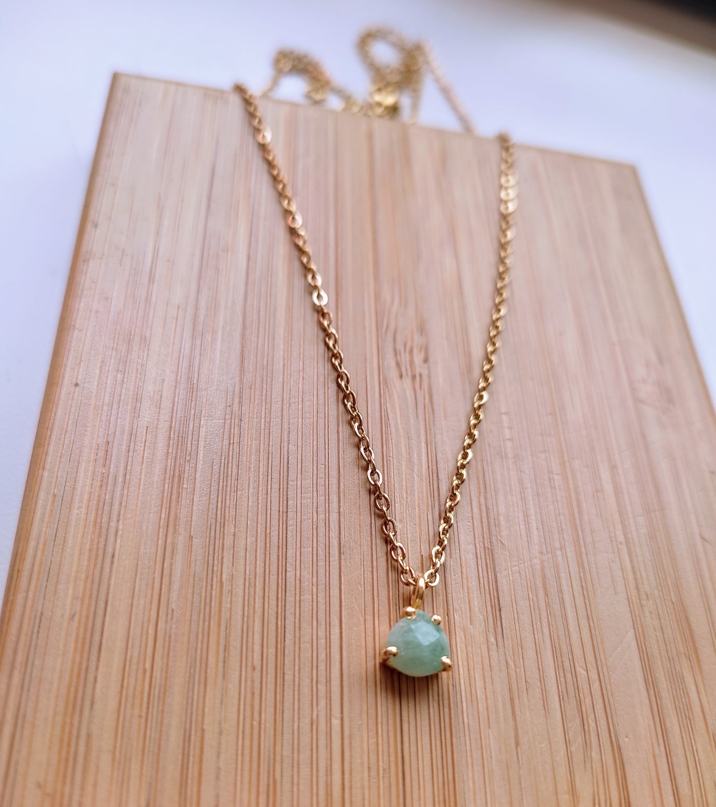 Collier LYA avec un pendentif en pierre naturelle d'amazonite