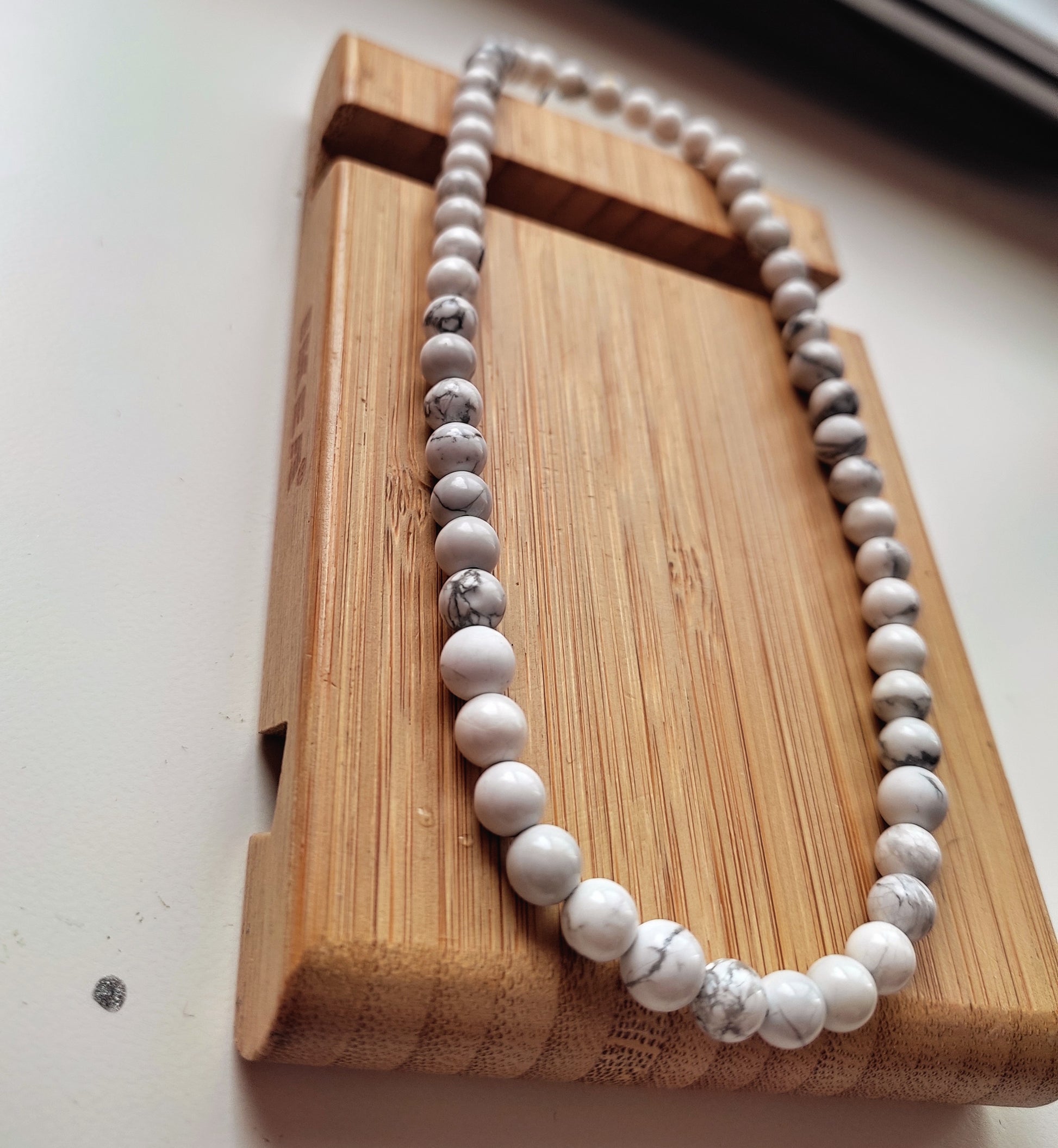 Collier Henola -pierre naturelle d'howlite avec chaine d'extension