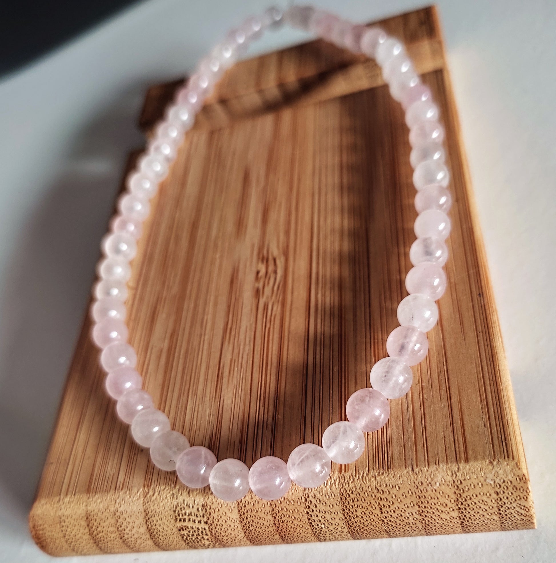 Collier ROZY fait en pierres naturelles de quartz rose