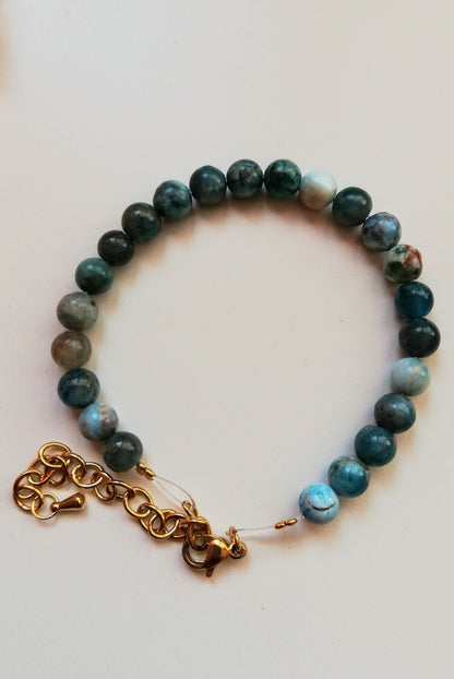 Bracelet Atea en apatite bleue avec fermoir mousqueton